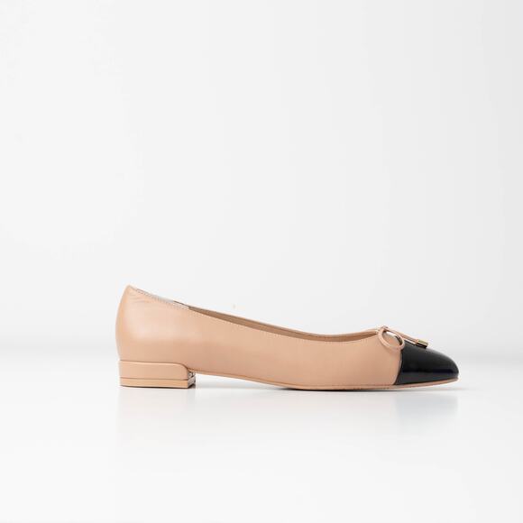 Stuart Weitzman Sleek Bow Leather Ballerina Flats - Picture 4 of 9